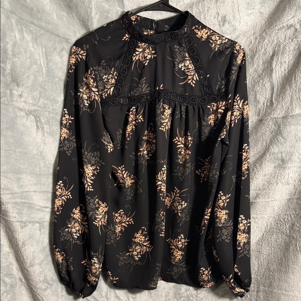Zac & Rachel Floral Women's blouse Top size medium‎ lace trim detail high collar